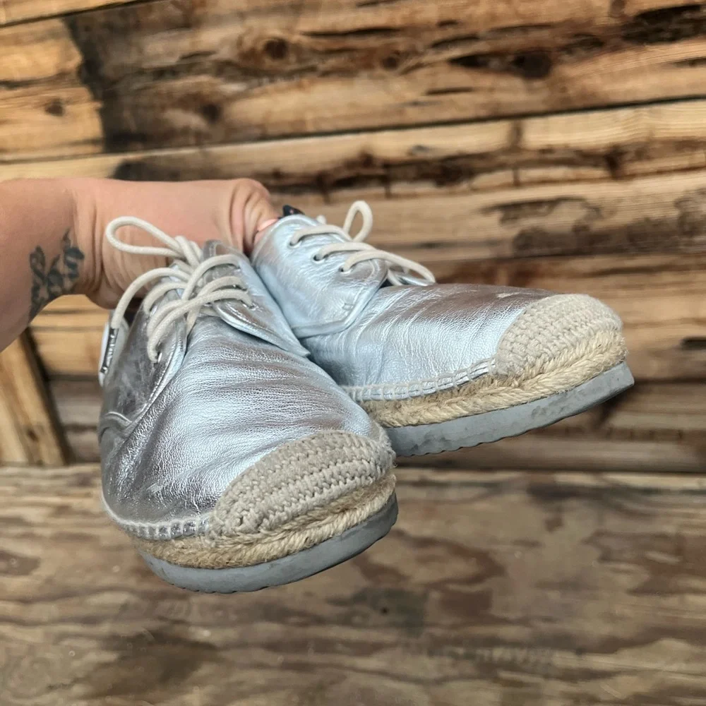 MICHAEL KORS | Metallic Silver Lace-Up Shoes 10.5